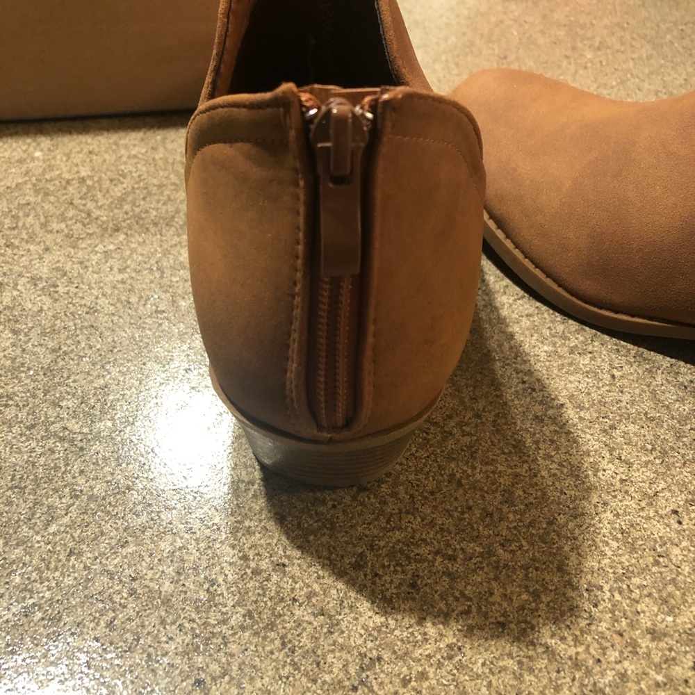 Camel booties size 10 - Picture 3 of 4